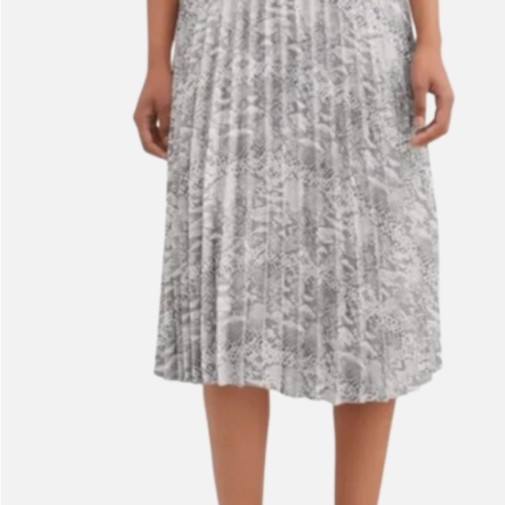 Time and Tru Gray Patterned Midi Skirt